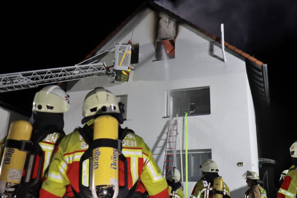 Der Brand soll im Dachgeschoss ausgebrochen sein.
