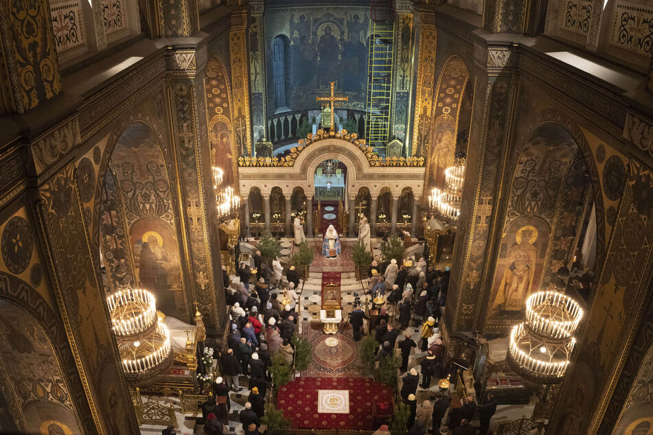 In dem unter Unesco-Weltkulturerbe stehenden Gotteshaus hatte die neue Orthodoxe Kirche der Ukraine eine Weihnachtsmesse gefeiert - und das erstmals seit Jahrzehnten auf Ukrainisch statt auf Russisch.