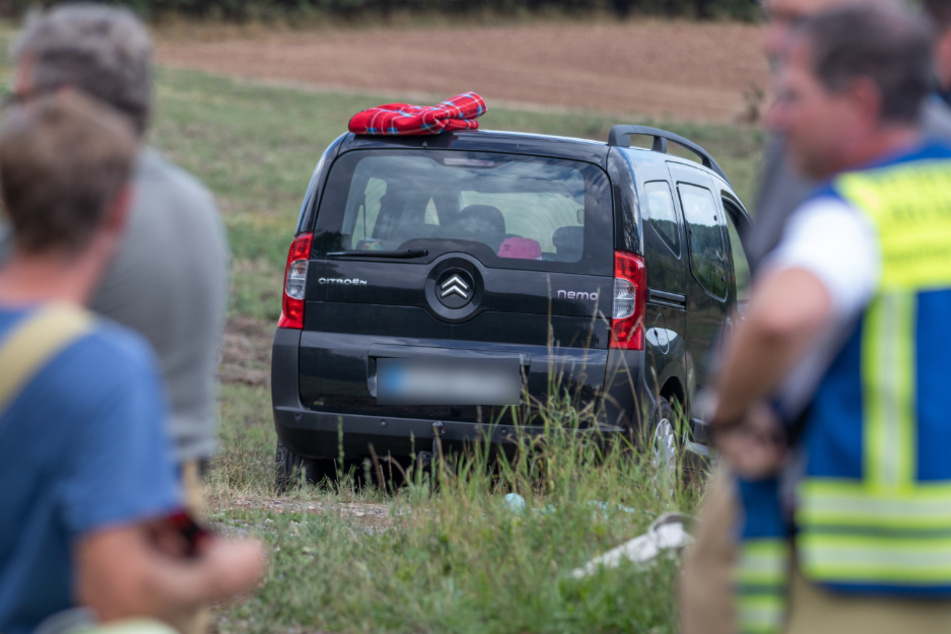 Der schwarze Citroen überrollte die Frau und verletzte sie tödlich.