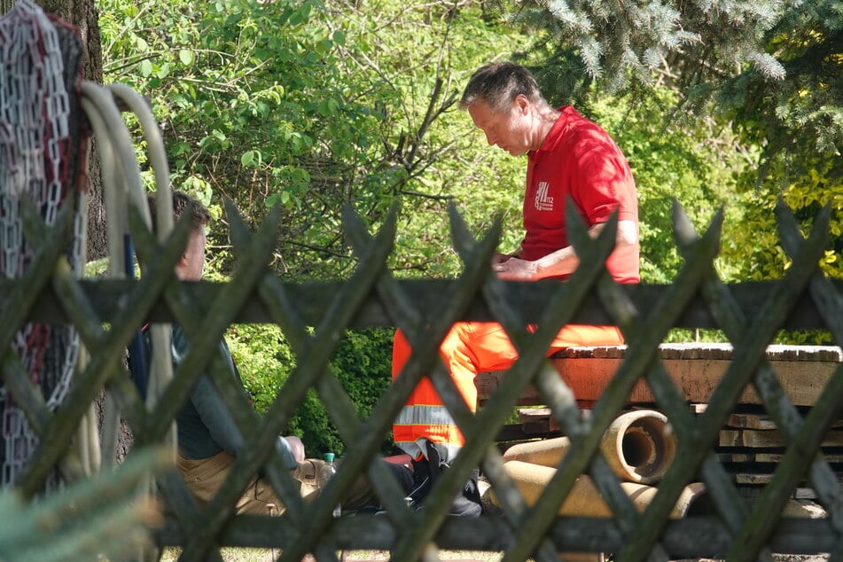 Einer der Feuerwehrmänner erlitt bei dem Einsatz einen Kreislaufkollaps.