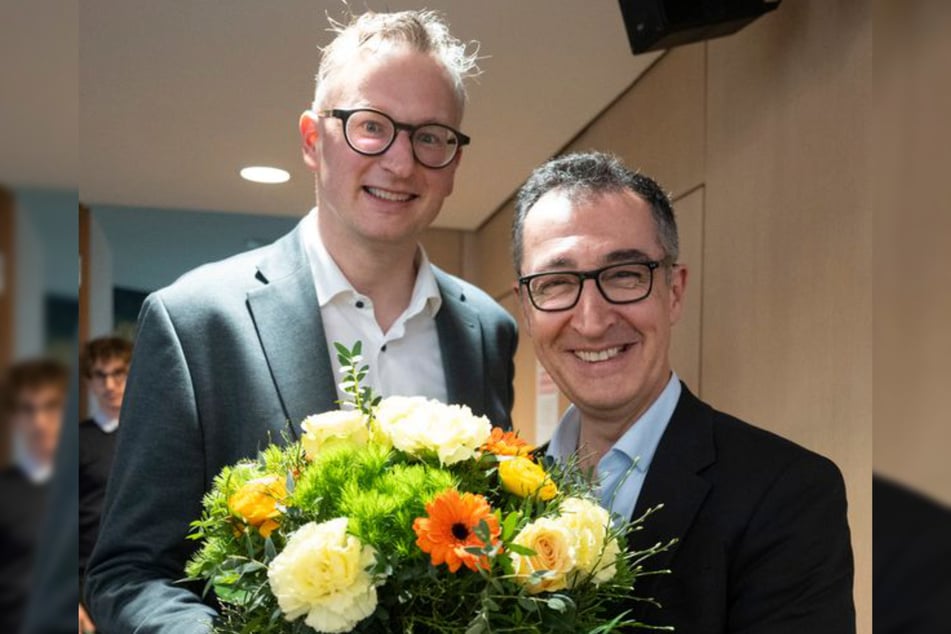 Cem Özdemir (60, Grüne, r.) übernimmt den Posten des Ministerpräsidenten in Baden-Württemberg. Andreas Schwarz (47, Grüne) wird neuer Fraktionschef.