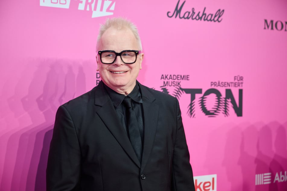 Wenn es um seine Enkelkinder geht, ist Herbert Grönemeyer (69) für jeden Spaß zu haben.