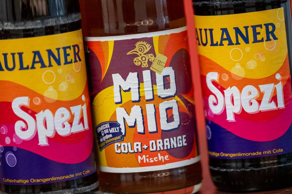 Das Landgericht München hatte geurteilt, dass die Cola-Mix-Flaschen von Mio Mio (M.) dem geschützten Design von Paulaners Spezi zu ähnlich seien.