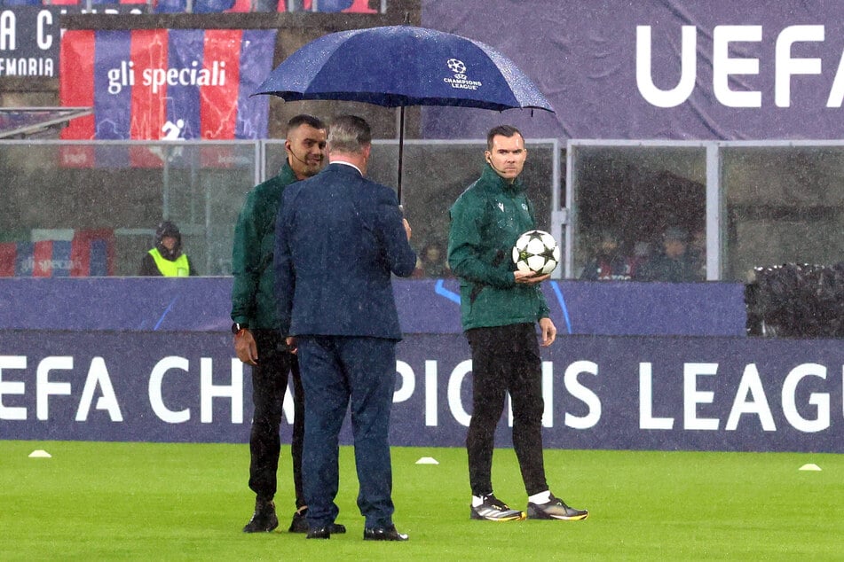 In Bologna herrschen angesichts von heftigem Regen schwierige Bedingungen.