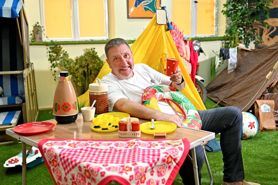 Vom Wischtuch bis zur Thermoskanne - Thomas Böttcher hat sich für die Musicalproduktion im Wortsinn eingedeckt.