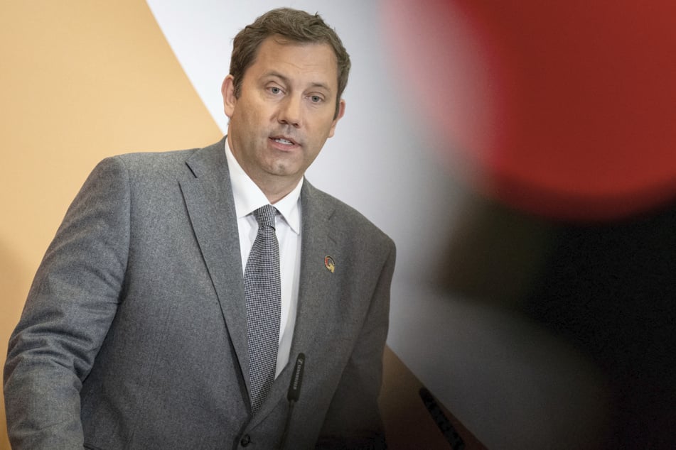 Am Dienstagabend räumte das Bundesfinanzministerium von Lars Klingbeil (48, SPD) den Fehler ein.
