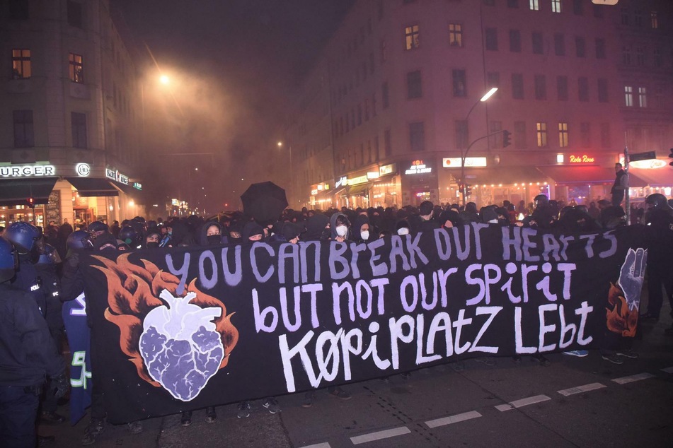 An der ausgearteten Demonstration nahmen viel mehr Menschen teil als angemeldet waren.