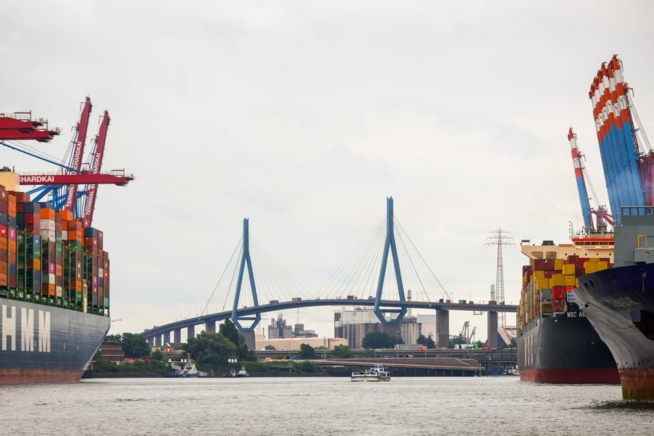 Die Köhlbrandbrücke zählt mit einer Länge von rund 3,6 Kilometern zu den längsten Brücken Deutschlands.