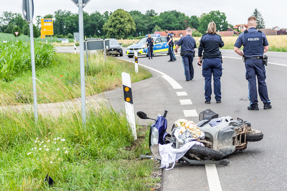 Auto übersehen: 85-jähriger Rollerfahrer stirbt nach Unfall
