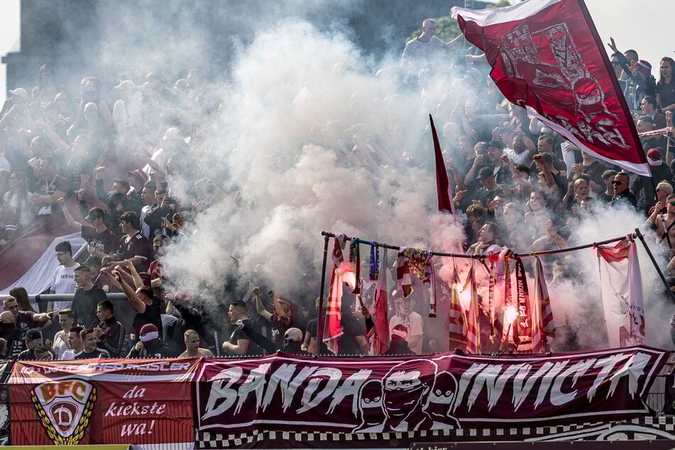 Insgesamt 18 Minuten war das Hass-Duell im Sportforum zwischen dem BFC und Cottbus vor einem Jahr unterbrochen. Auch nach Spielschluss kam es zu wilden Szenen.