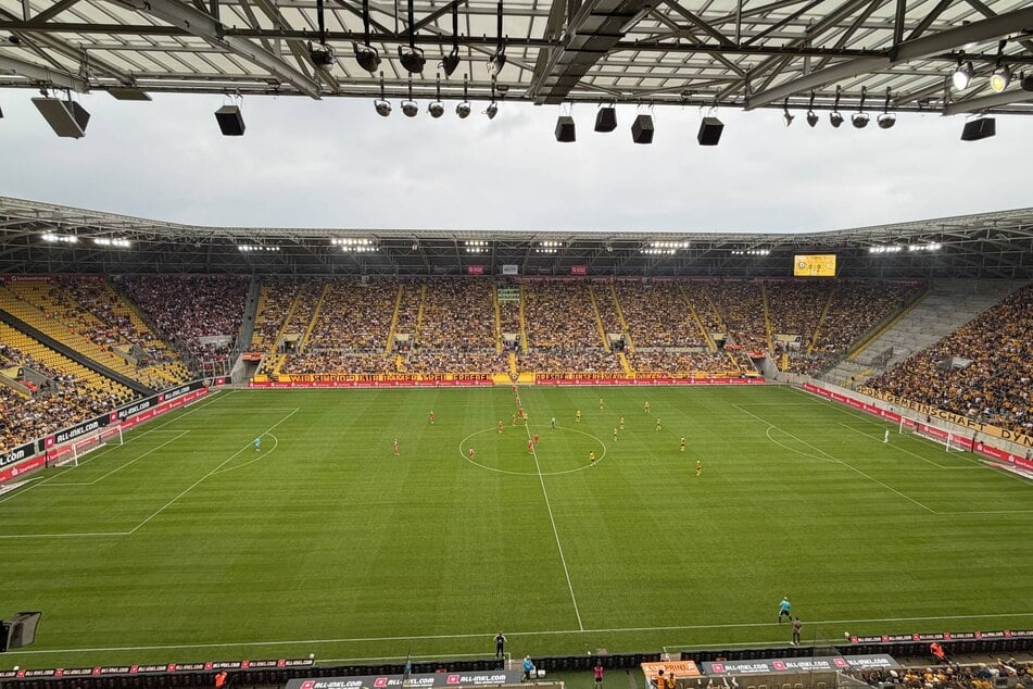 Der Ball rollt!