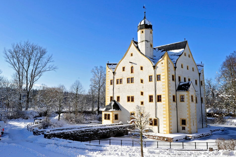 Einer der romantischsten Weihnachtsmarkt-Orte ist das Wasserschloss Klaffenbach.