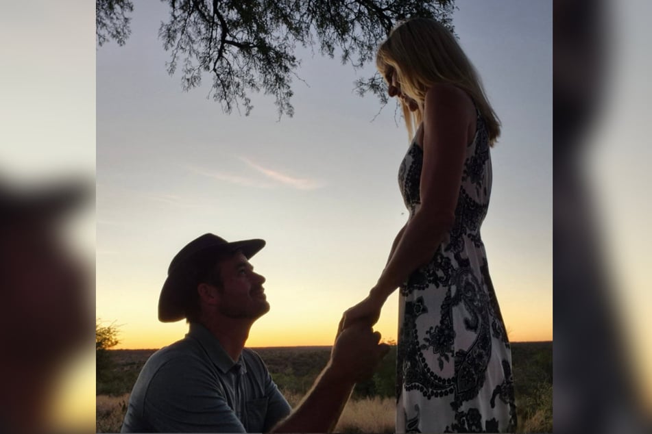 Antrag bei Sonnenuntergang: Rinderzüchter Marco (39) hält in Namibia um die Hand von Sabine (41) an.