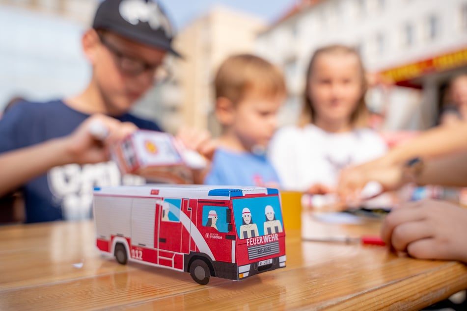 Zum großen "Tag der Retter" am 26. August sind u.a. Feuerwehr und Polizei auf dem Markt zu Gast.