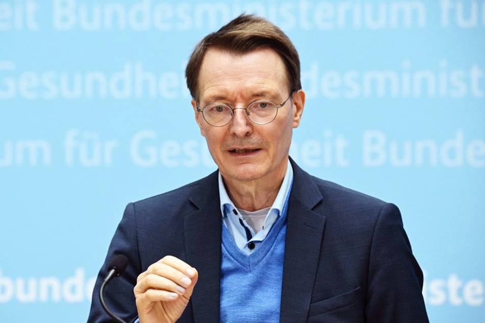 Gesundheitsminister Karl Lauterbach (59, SPD) unterstützt den neuen Vorschlag zum zweiten Booster.