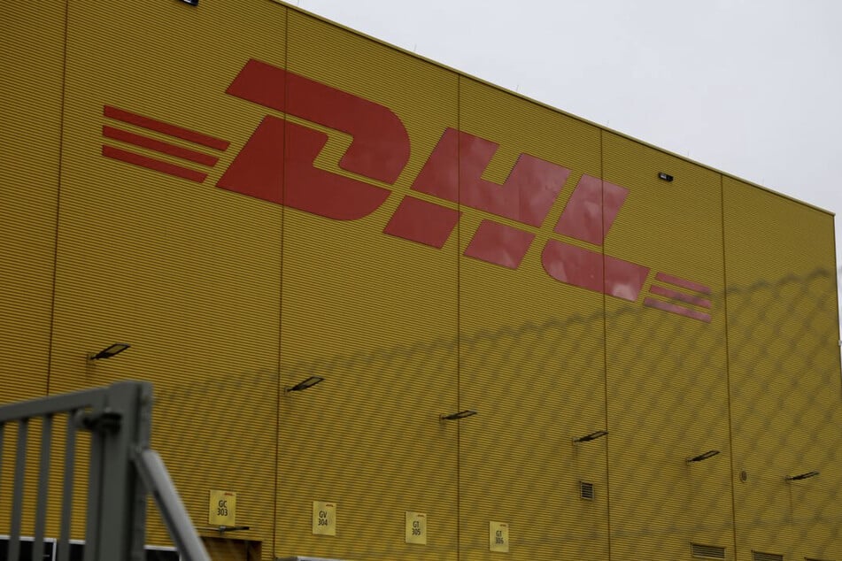 Während das Exportgeschäft der Deutschen Post die Erwartungen übertroffen hat, ist das Stammgeschäft des Logistikers weiter rückläufig.