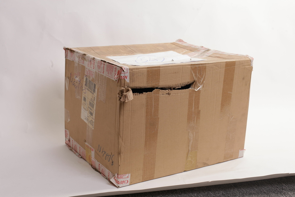 Ein zehn Kilogramm schweres Paket hat in Neuss einen Gefahrenstoff-Einsatz ausgelöst. (Symbolbild)