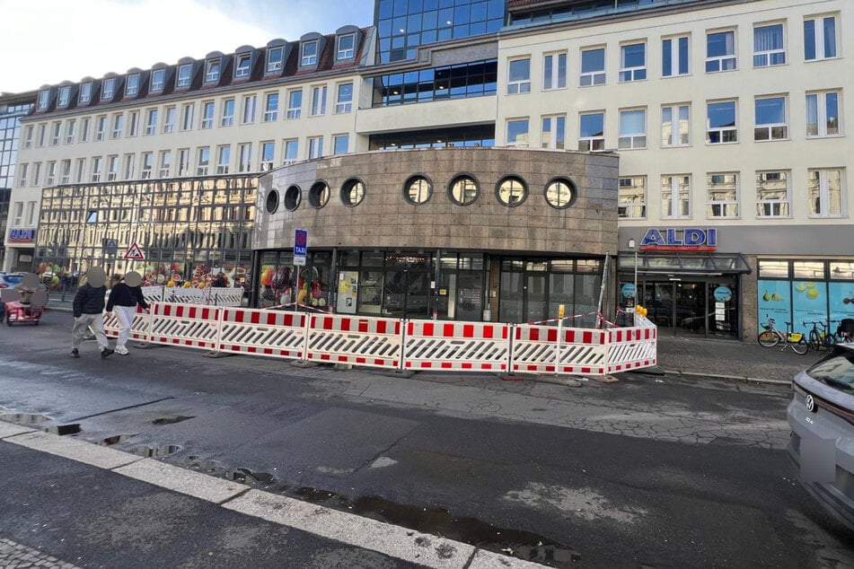Risse in den Wänden führen derzeit dazu, dass der Haupteingang des Gohlis-Centers geschlossen bleiben muss. Davon betroffen sind auch das Bürgerbüro sowie der Allgemeine Sozialdienst (ASD).