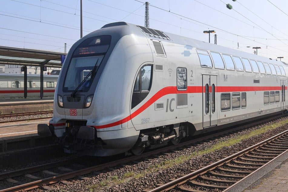 Zuletzt entdeckten Passagiere manipulierte Steckdosen im Zug zwischen Dresden und Leipzig.