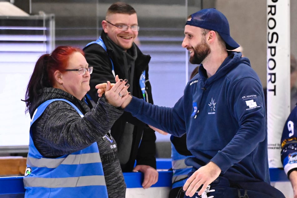 Zur Saisonvorbereitung ab August suchen die Dresdner Eislöwen engagierte Fans, die Heimspiele mitgestalten wollen.