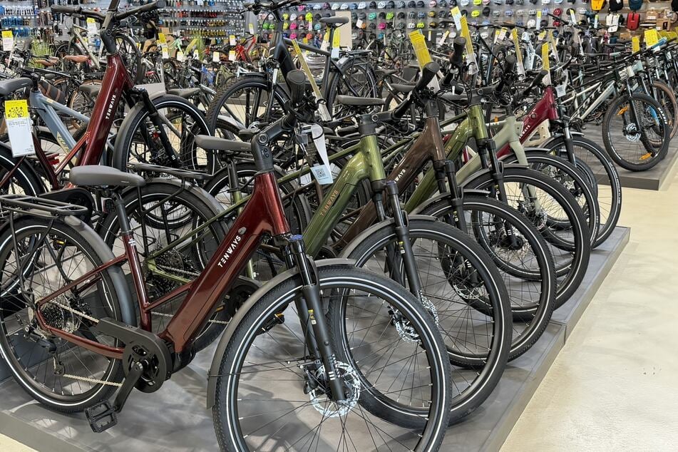 E-Bikes von CUBE, Trek und Hercules sind hier bis zu 55 Prozent günstiger