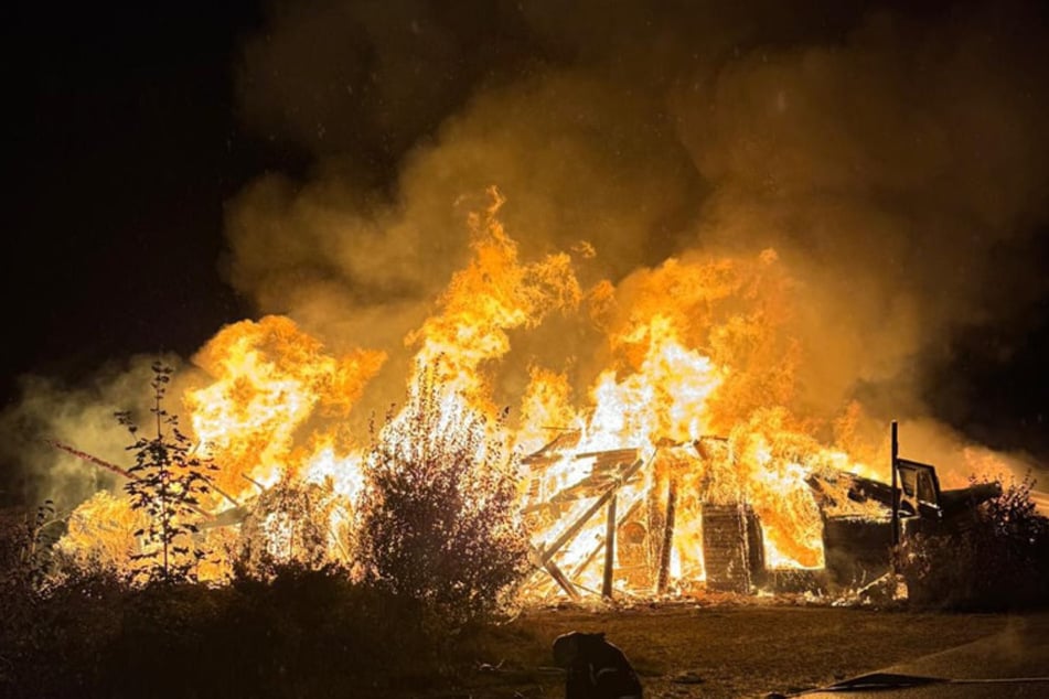 Bei den Löscharbeiten waren 120 Einsatzkräfte der Feuerwehr beschäftigt.