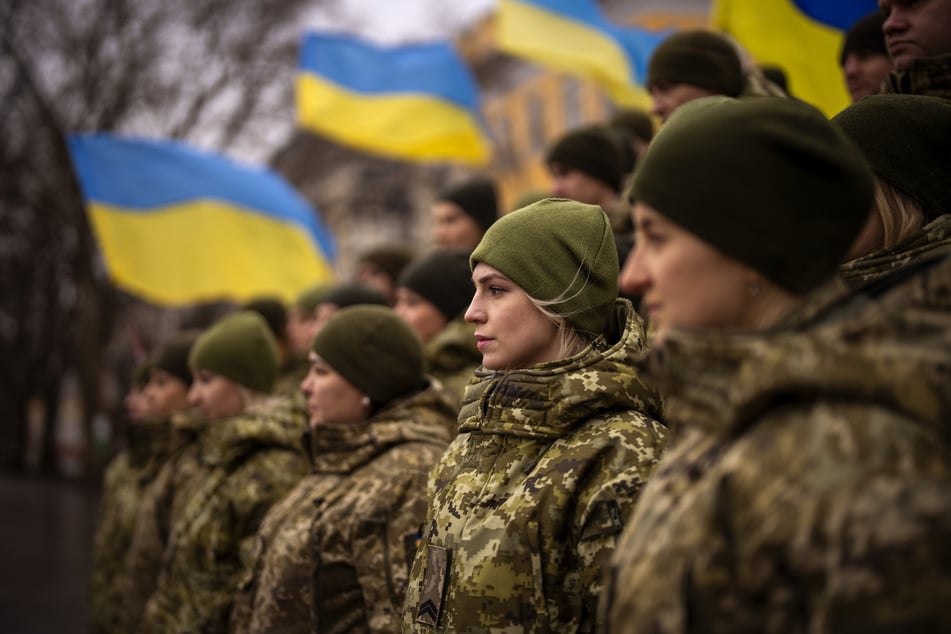 Rund 5000 Soldatinnen kämpfen für Ukraine an der Front.