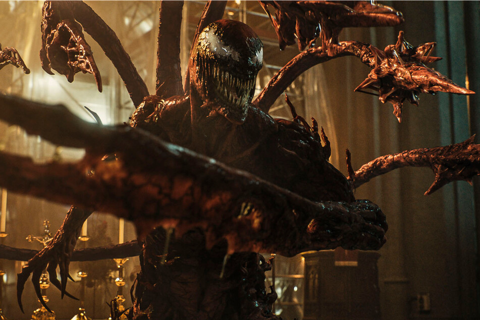 Carnage lässt die Muskeln und seine spitzen Dornen spielen. Er ist mit seinen Fähigkeiten selbst für Venom ein extremer harter Gegner.