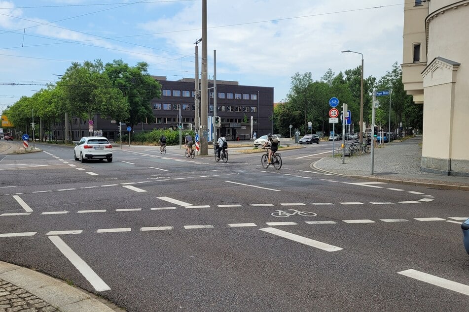 Biker auf Prager Straße umgefahren: Wer kennt den flüchtigen Verursacher?