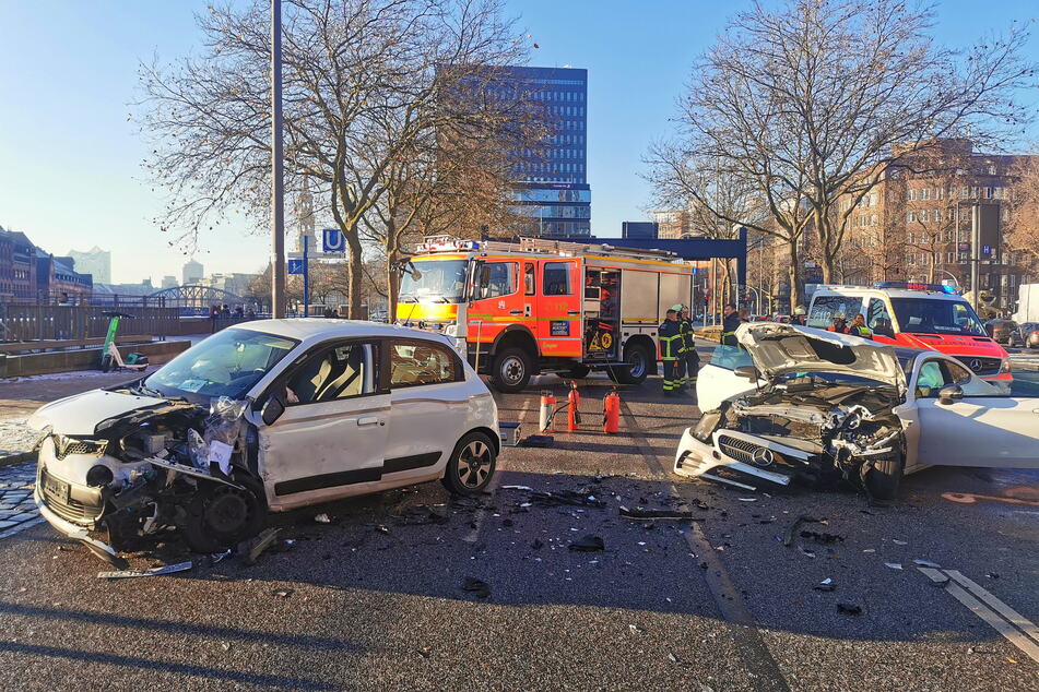 Eine Mercedes-Fahrerin verlor die Kontrolle und fuhr in den Gegenverkehr.