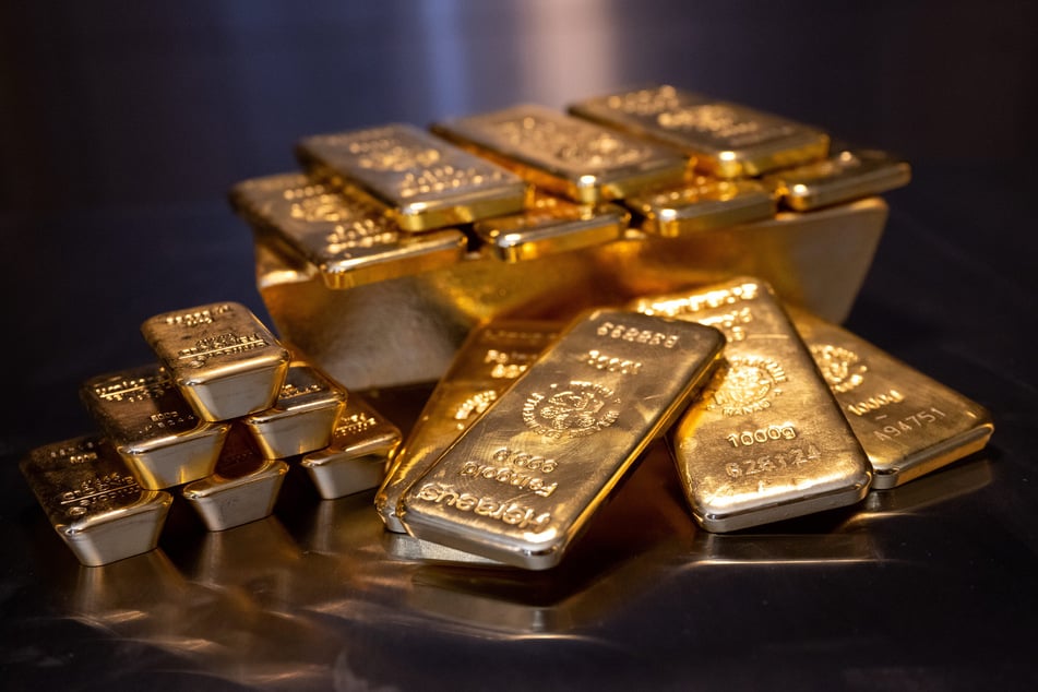 Um sie in Sicherheit zu wissen, legte ein Rentner Goldbarren zur Abholung vor seine Haustür. (Symbolbild)