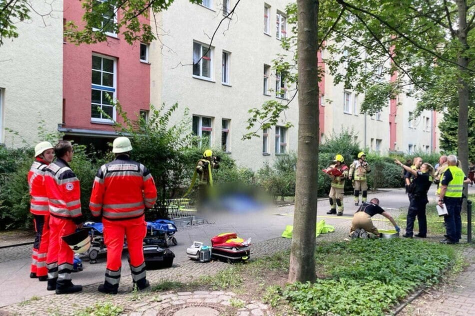 In einem Mehrfamilienhaus in Plänterwald soll der mutmaßliche Täter am 24. Juli eine 72 Jahre alte Frau getötet haben.