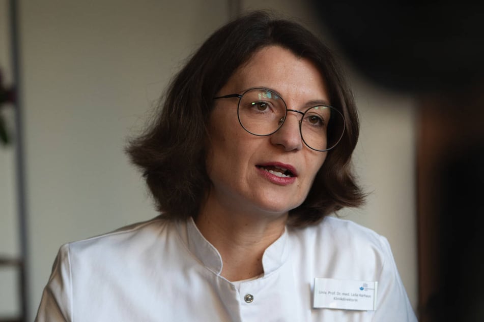 Chirurgin Leila Harhaus-Wähner klärt über die Gefahr von Brandverletzungen auf.