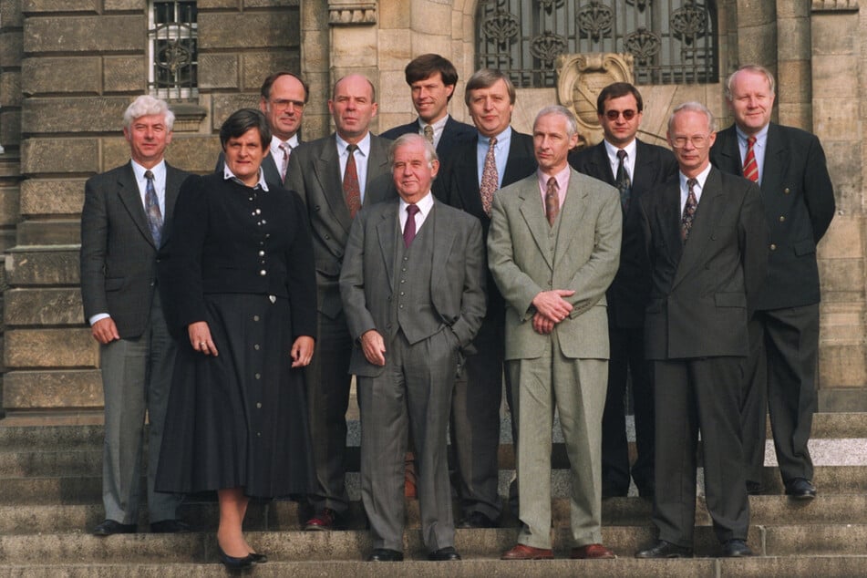 Gruppenbild mit Dame: de Haas als einzige Ministerin im Kabinett Biedenkopf II 1994.