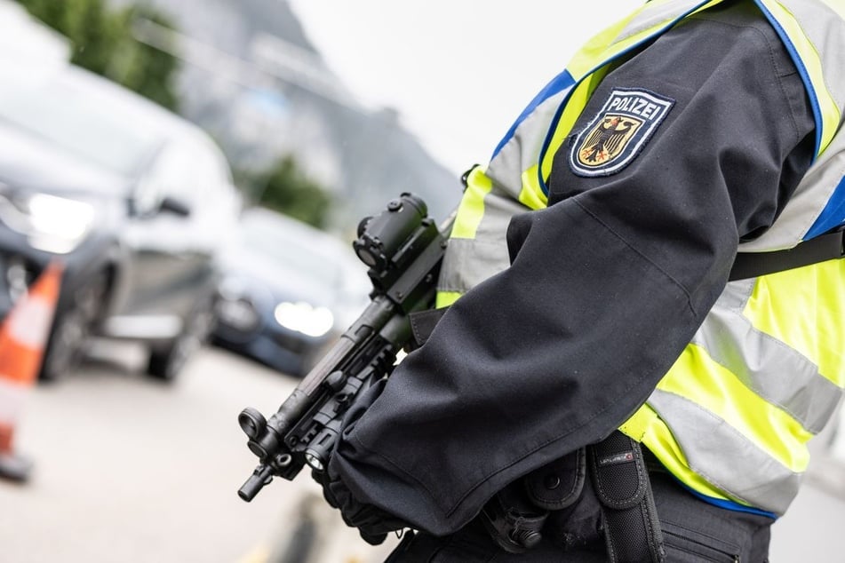 Die Bundespolizei wollte den jungen Fahrer bei der Einreise nach Deutschland kontrollieren. (Symbolfoto)
