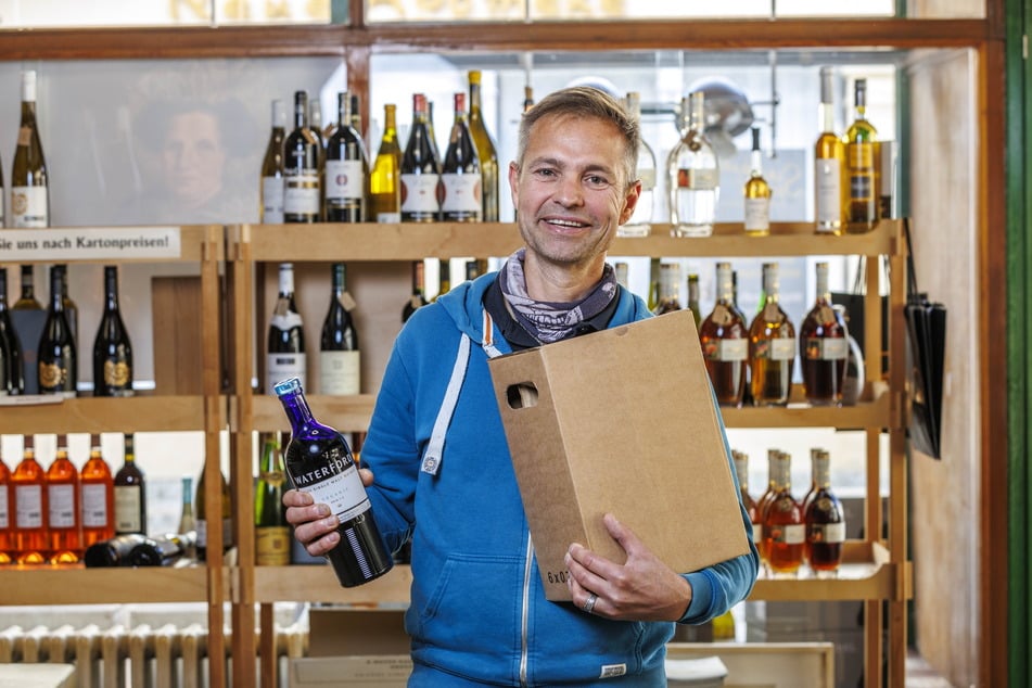 Ofenbauer Thomas Kaden (54) kommt seit DDR-Zeiten in den Laden.