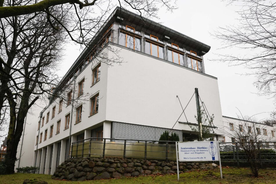 Eine Außenansicht zeigt das Seniorenhaus Matthäus in Hamburg-Winterhude.