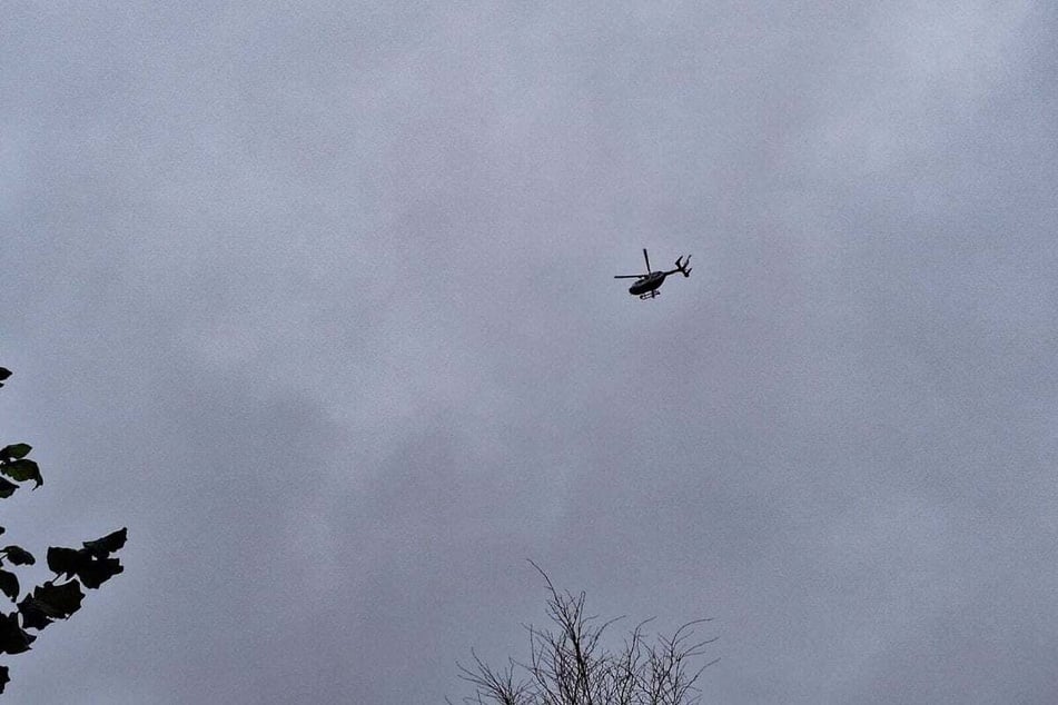 Auch ein Polizeihubschrauber kam am Sonntag zum Einsatz. (Archivbild)