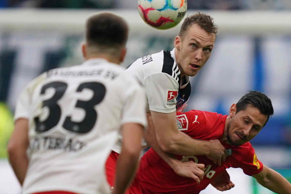 HSV-Kapitän Sebastian Schonlau schmiss sich bei seiner Rückkehr in jeden Zweikampf.