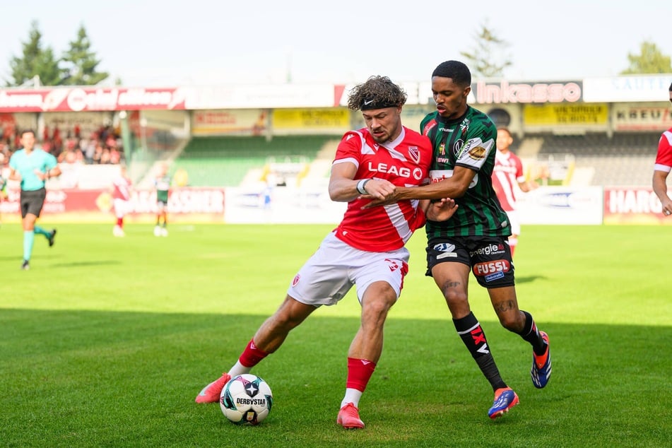 Rechtsverteidiger Henry Rorig (25, l.) war gegen den SV Ried einer der Aktivposten.