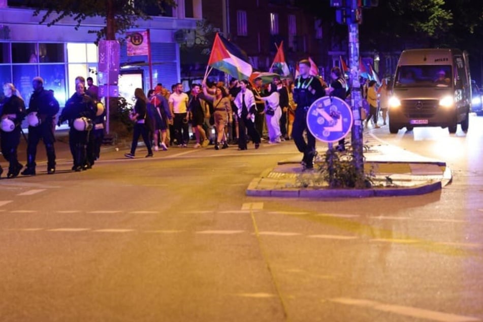 Nach Luftangriff im Libanon: Polizei begleitet Spontan-Demo in der Schanze