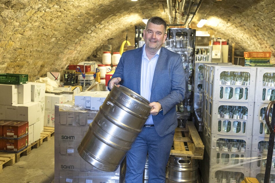 Flottenchef Stefan Bloch (46) überprüft die Vorräte in den Kasematten.