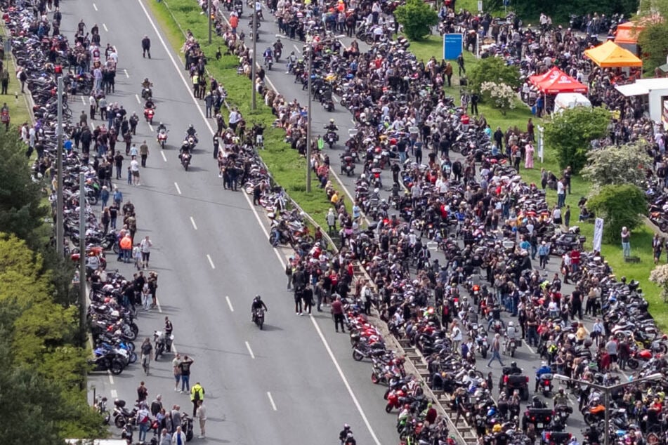 Über 20.000 Biker treffen sich zum traditionellen Saison-Auftakt, USK-Einsatz wegen Rocker-Clubs