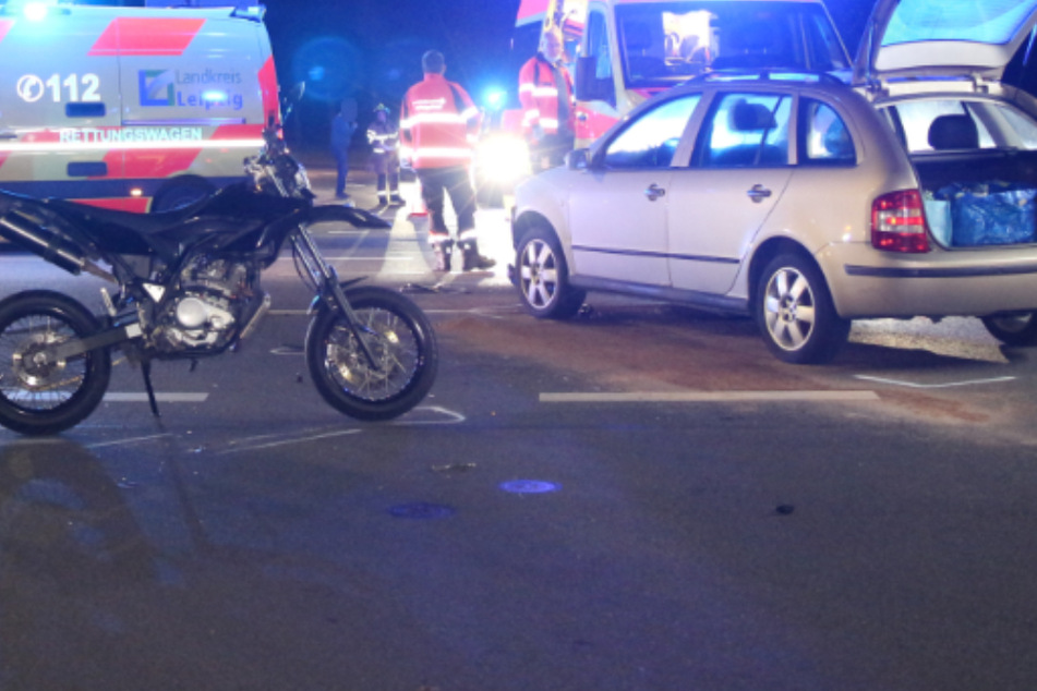 Unfall zwischen Auto und Motorrad nahe Leipzig: Drei Verletzte