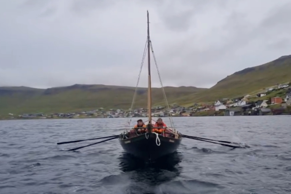 Ein rund zehn Meter langes Holzschiff ist gekentert: "The Viking Voyage" endete in einer Tragödie.