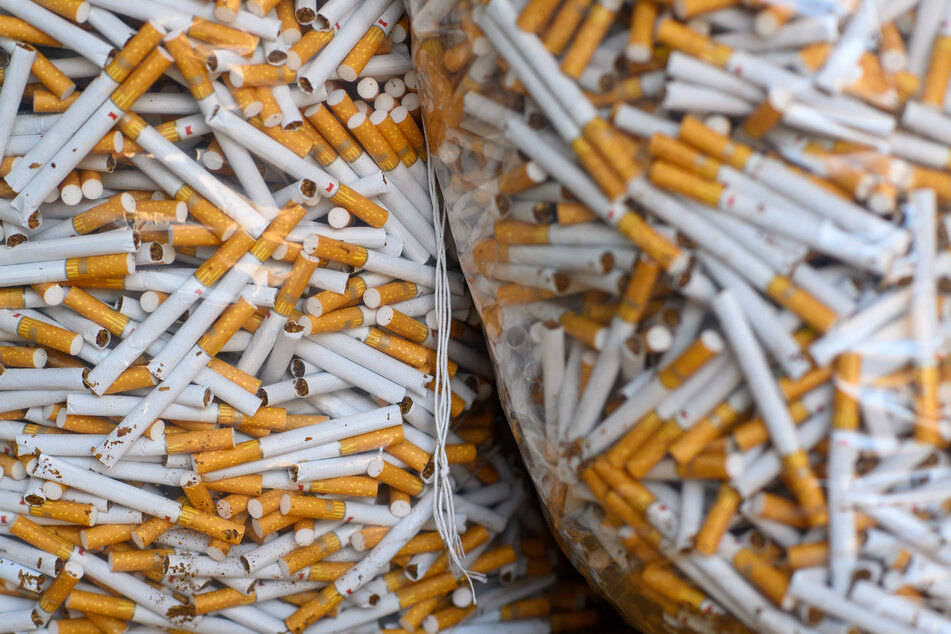 Tausende Zigaretten wurden an der Grenze zu Tschechien von der Bundespolizei sichergestellt. (Archivbild)