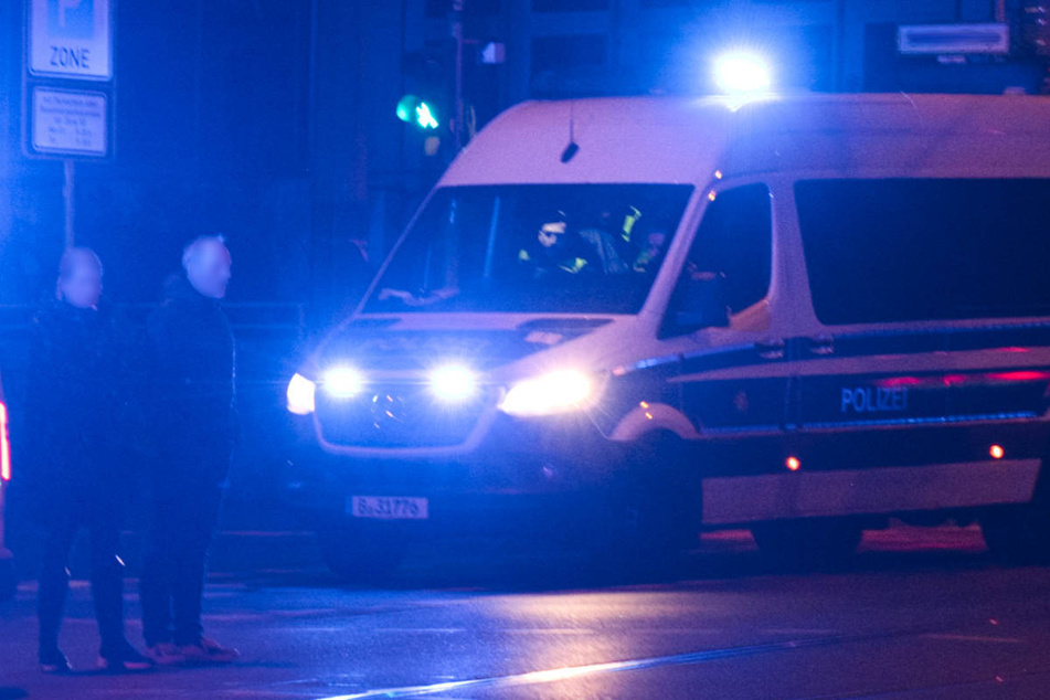 Die Berliner Polizei hat am Tatort Patronenhülsen und Projektile sichergestellt. (Symbolfoto)