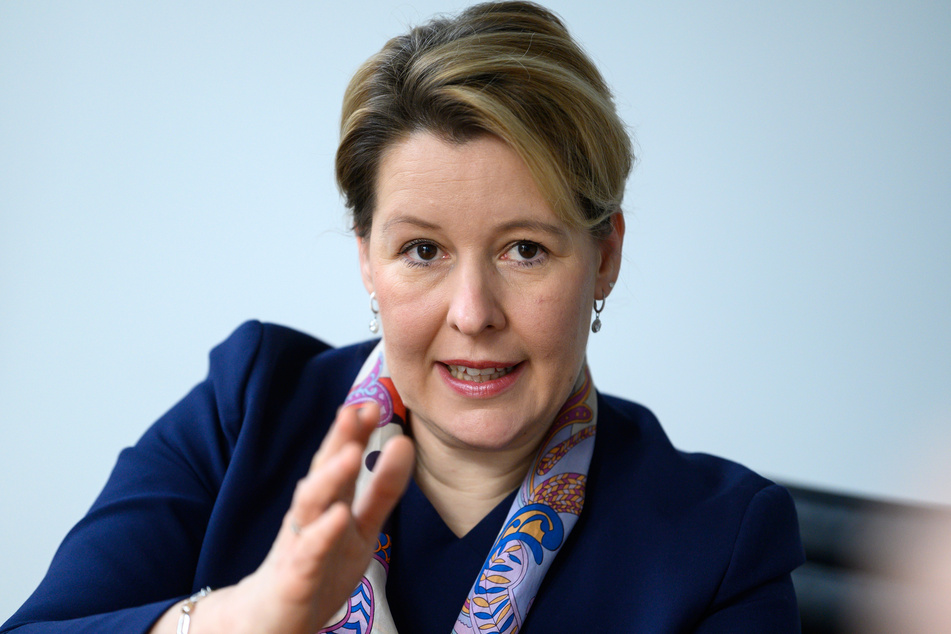 Kinder und Jugendliche dürften nicht allein als Schüler, sondern müssten in ihrer ganzen Persönlichkeit betrachtet werden, sagte Bundesfamilienministerin Franziska Giffey (42, SPD) am Dienstag im ARD-"Morgenmagazin".