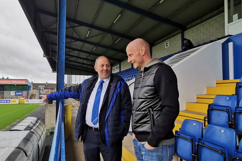 FCE-Sportdirektor Matthias Heidrich (46) schaute sich in Nordirland direkt vor Ort im Stadion des Glenavon FC um.