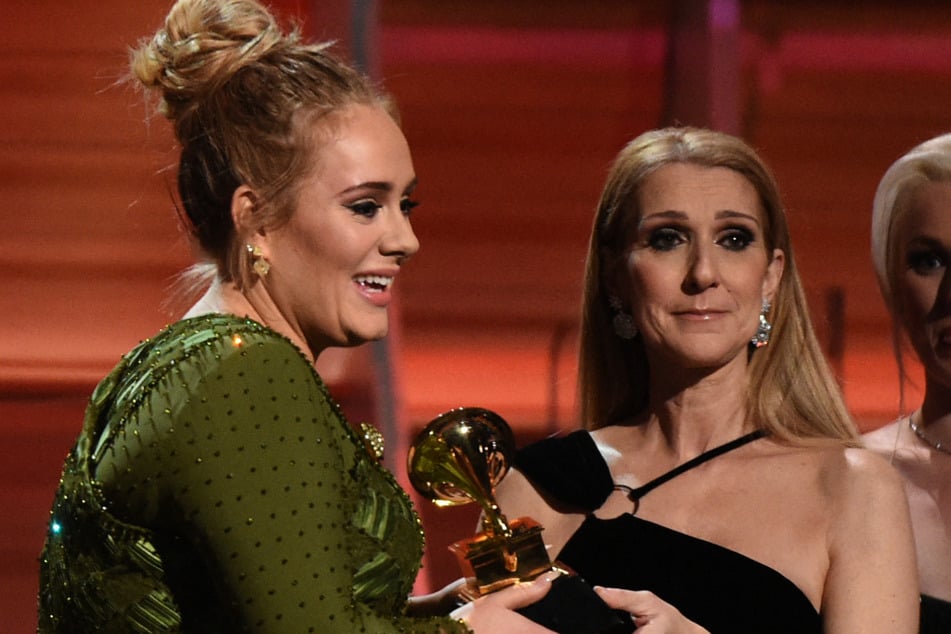 In 2017, Céline Dion (r.) presented Adele (l.) with a Grammy. Their friendship has only grown stronger since then!